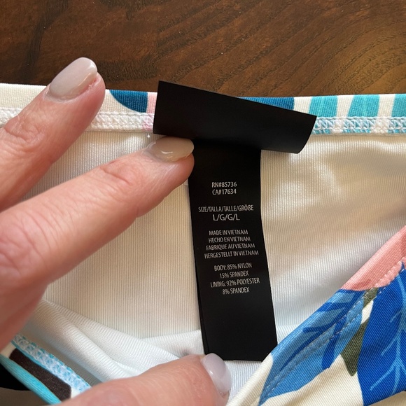 🌺 COCO REEF Engage Side Tie Bikini Bottom – Paradise Floral | Size Large - Picture 6 of 8